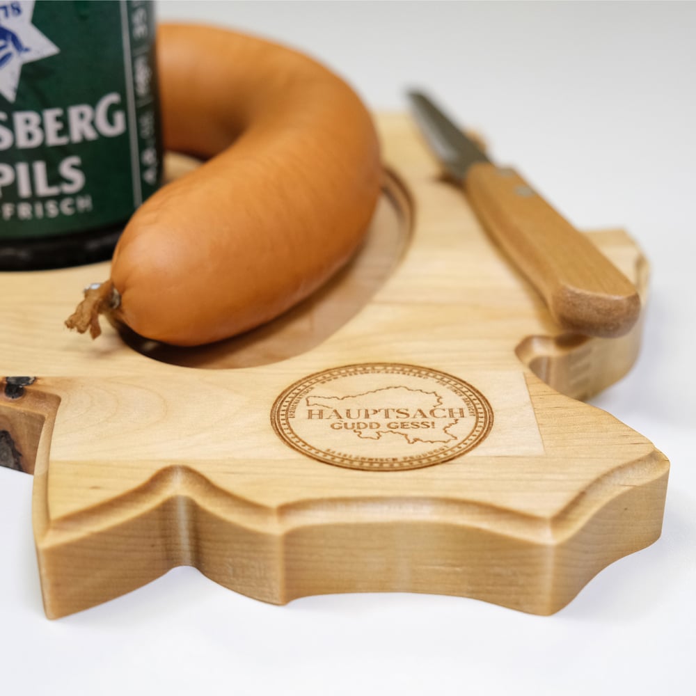 Saarlandbrett für Lyoner-Ringel, Bierflasche und Brotmesser